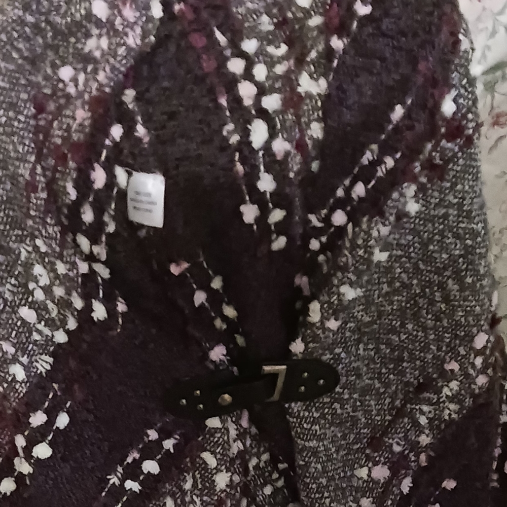 Poncho - Picture 3 of 5